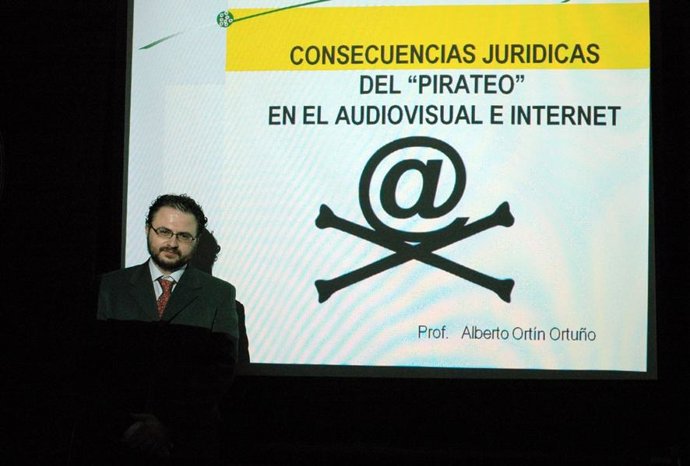 La UCAM debate sobre las consecuencias jurídicas del pirateo