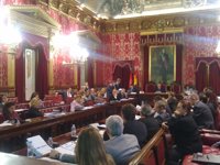 Bravo carga contra el Gobierno en la presentación de un presupuesto que "abre ventanas donde otros cierran puertas"