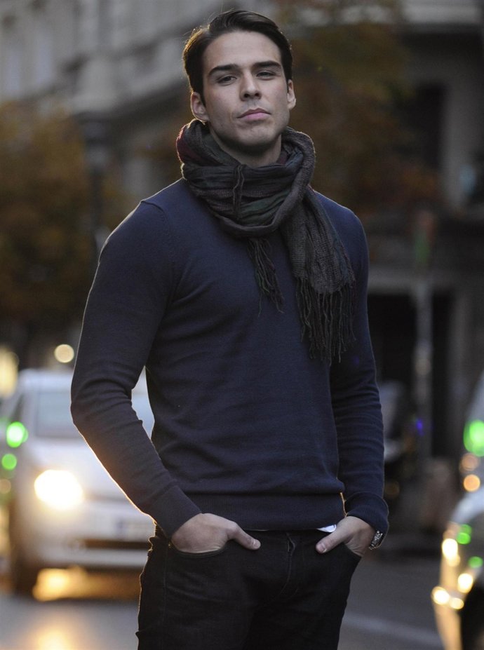 Posado del actor Álex Barahona 