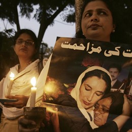 akistán recuerda a Benazir Bhutto un año después de su muerte