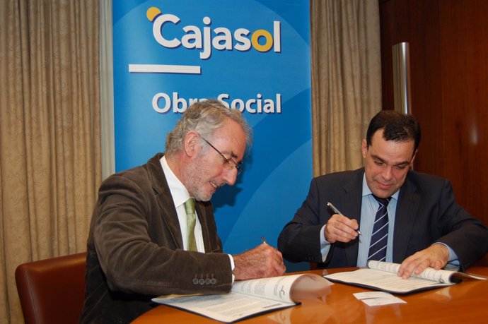 El director de la Obra Social, Fernando Vega, y el presidente de la AEA, Juan Mo