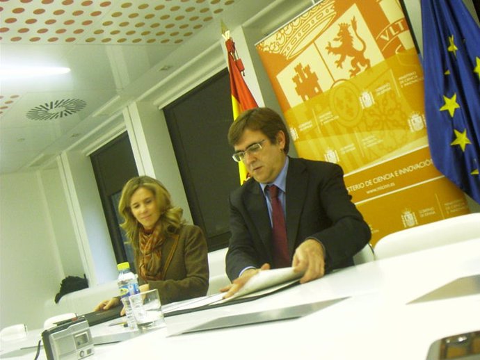 La ministra de Ciencia e Innovación, Cristina Garmendia, y el presidente del Gov