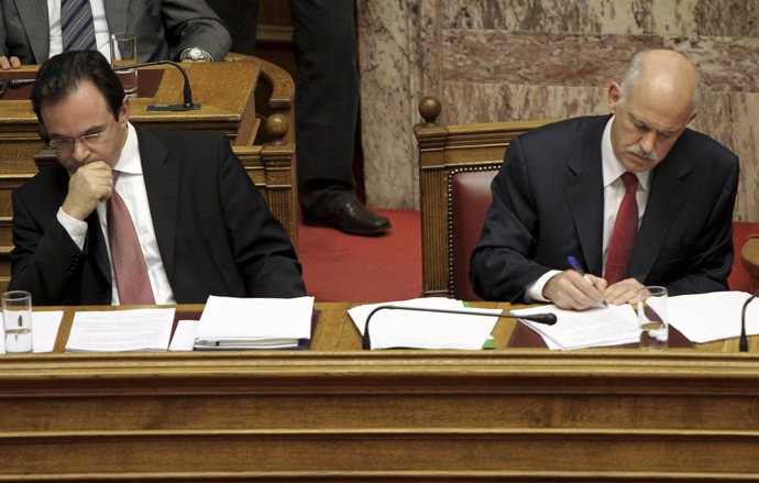 Presidente griego, Papandreu, con el ministro de finanzas