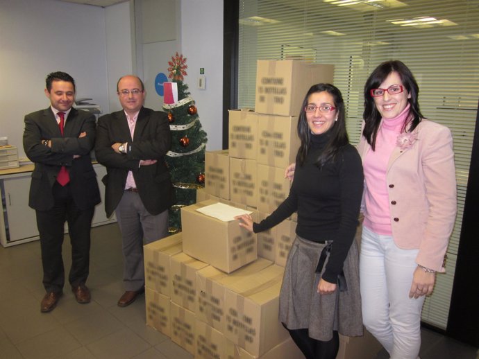 Entrega de los lotes de Navidad de Obra Social de La Caixa en Valencia de Alcánt