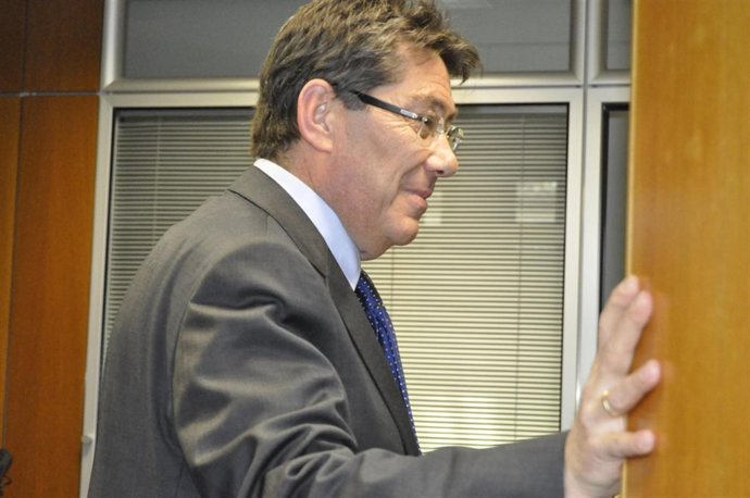 El consejero de Industria, Arturo Aliaga