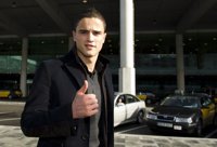 Fútbol.- Afellay se sumerge en el barcelonismo a la espera de ser presentado el viernes