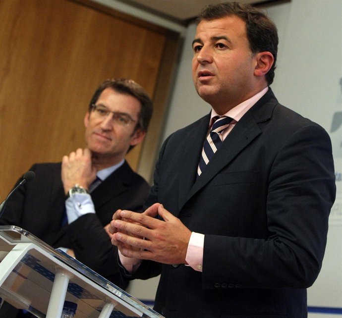 O PRESIDENTE DA XUNTA, ACOMPAÑADO DO CONSELLEIRO DE ECONOMIA E INDUSTRIA , OFREC