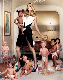 Imagen del mes de julio del calendario de Maybelline para 2011 