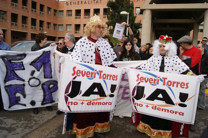 Concentración ante la Conselleria de Educación