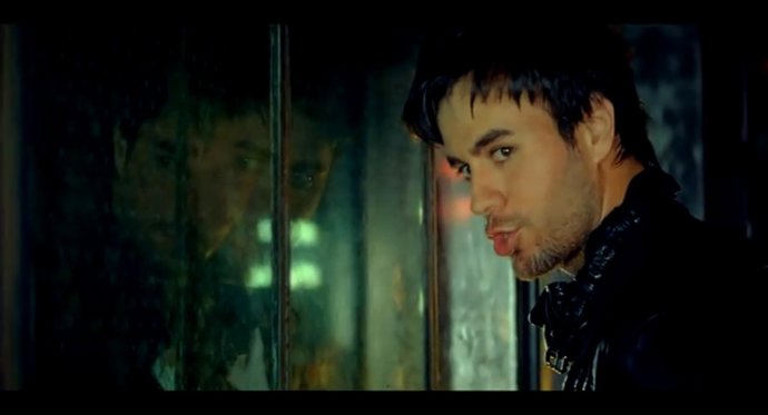 Enrique Iglesias en su último videoclip