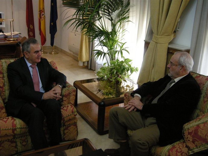 El delegado del Gobierno, Rafael González Tovar, se ha reunido esta mañana con X