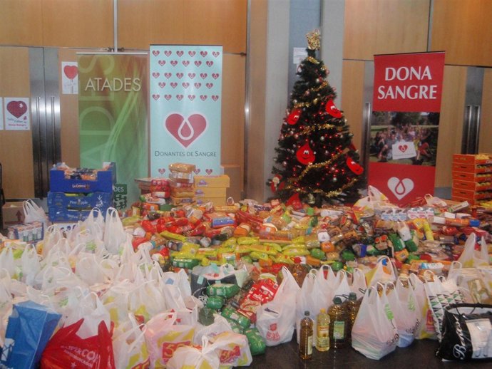 Alimentos donados en la Campaña 'Operación Sana' 2010 de la Federación Aragonesa