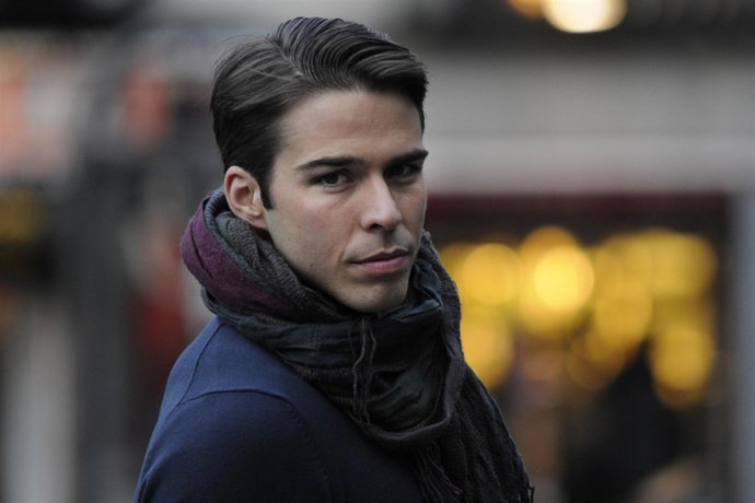 Posado del actor Alex Barahona 