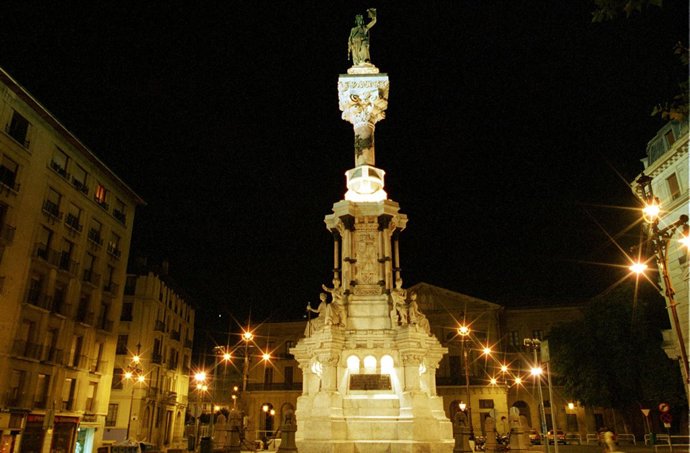 Visitas a Pamplona al anochecer.