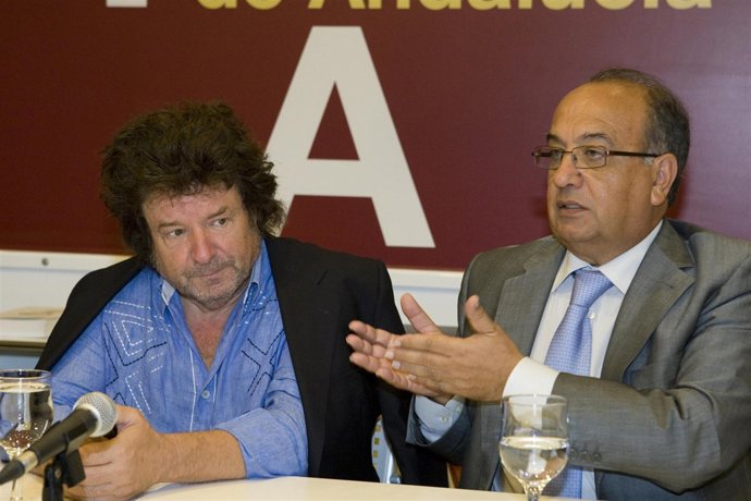 El cantaor Enrique Morente junto al rector de la UNIA, Juan Manuel Suárez Japón,