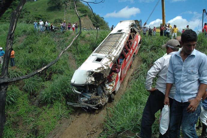 Autobús siniestrado en Ecuador 
