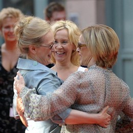 Las integrantes femeninas de ABBA junto a Meryl Street
