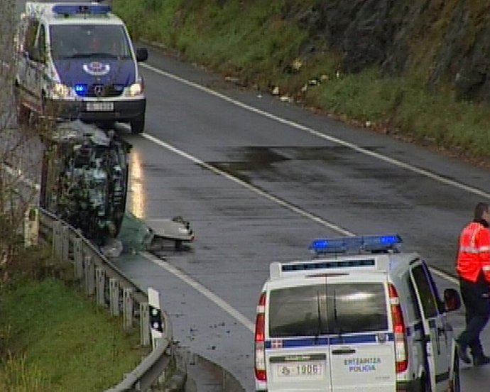 Una mujer herida en un accidente de tráfico