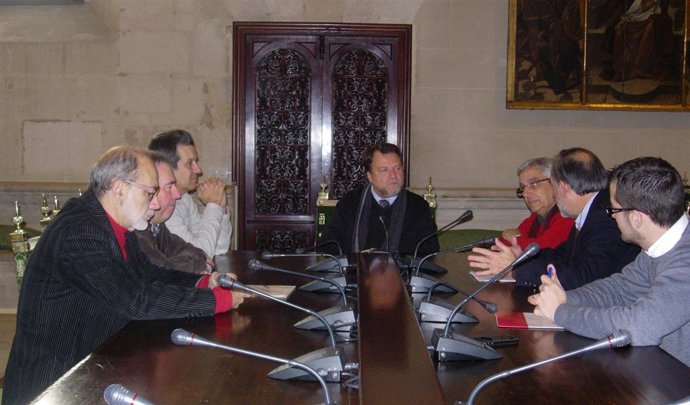 Nota Y Foto Alcalde Reunion Tablada