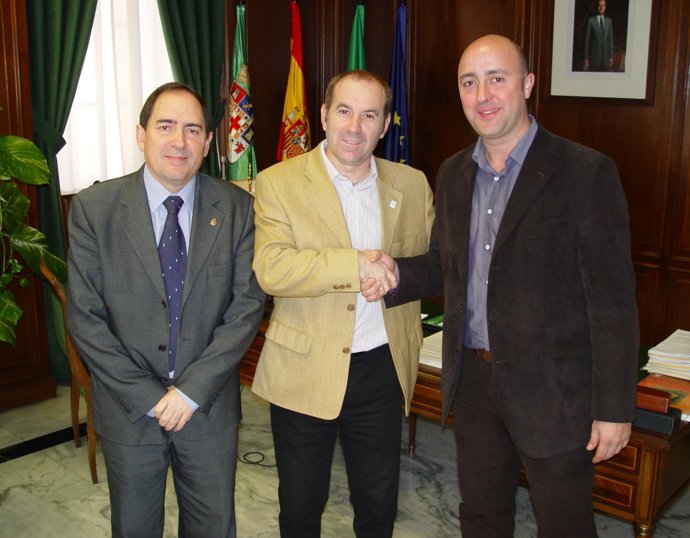 DIPUTACION NOTA Y FOTO FIRMA CONVENIO ADR ALPUJARRA