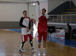 Roberto Guerra entrenando con el CB Granada