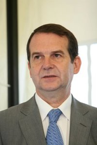 Caballero considera "desequilibrada" la propuesta de rutas aéreas de la Xunta y confirma un "abandono" a Vigo