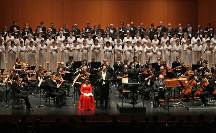 El Gobierno concede la Medalla de Oro de Navarra 2010 al Orfeón Pamplonés. 