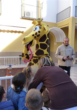 Terra Natura Murcia realiza una entrega de regalos a los niños de la Casa Cuna d