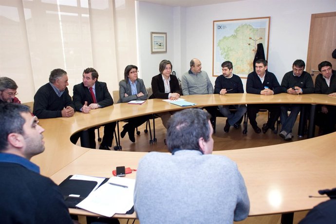 A conselleira do Mar, Rosa Quintana, acompañada do director xeral de Ordenación 