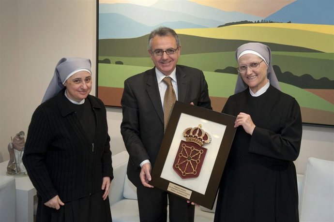 Sor María de la Cruz, el Presidente Sanz y la madre Emilia.