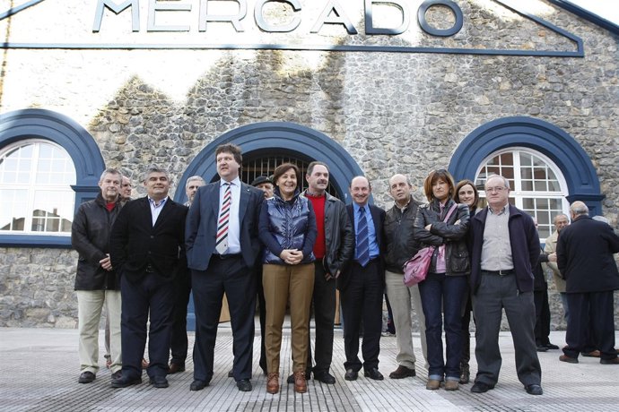 Las autoridades en el mercado de Sarón