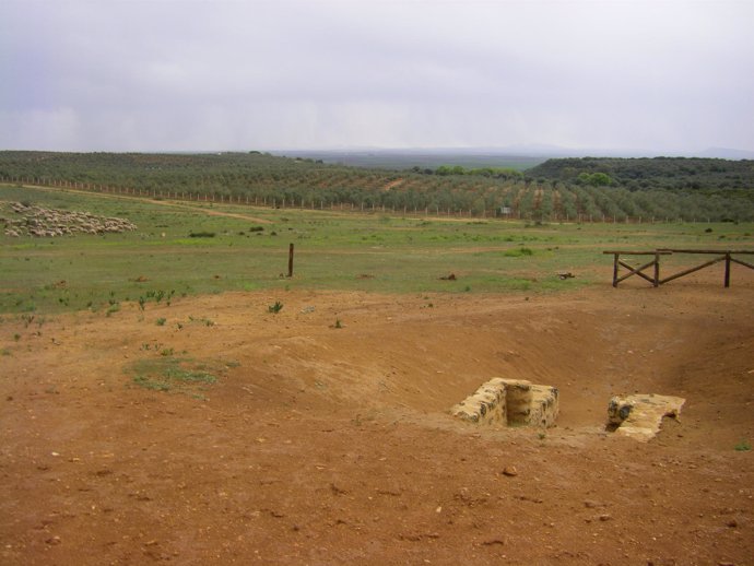 Entorno de El Gandul con el dolmen en primer término.