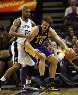 Pau Gasol y Tim Duncan La Lakers-San Antonio Spurs
