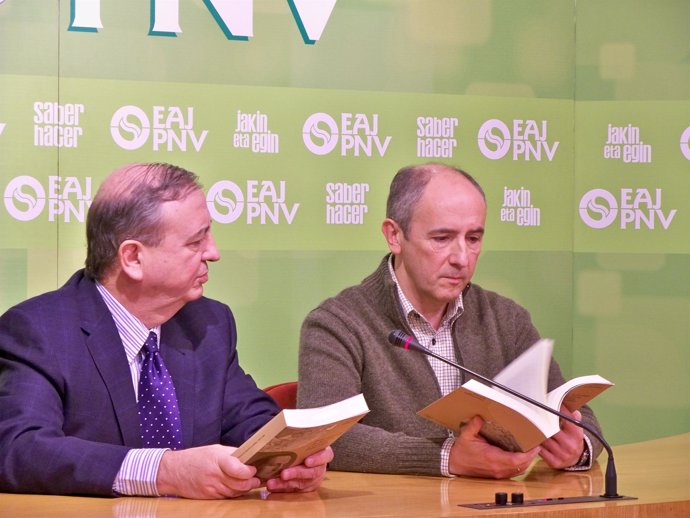 Josu Erkoreka e Iñaki Anasagasti en una rueda de prensa en Bilbao