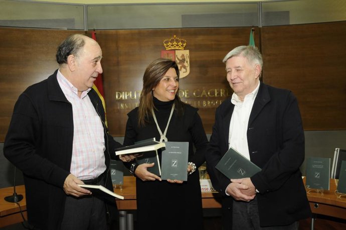 Nota De Prensa Presentación Abezetario Premio De Poesía Flor De Jara 2010