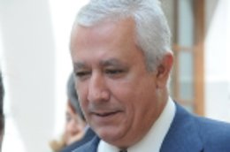 Arenas, en los pasillos del Parlamento andaluz