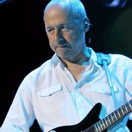 Mark Knopfler cantando en Barcelona