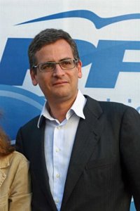 Basagoiti le acusa de "dificultar" la unidad antiterrorista contra ETA