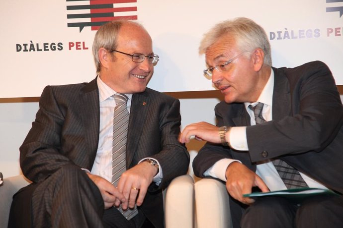 Ferran Mascarell, junto a José Montilla a la izquierda