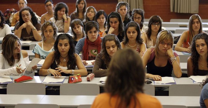 Estudiantes en La Nau