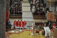 Feijóo pide al Apóstol Santiago "sabiduría" para "esquivar" la crisis y elogia el éxito del Xacobeo