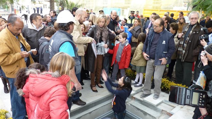 Momento en el que se coloca el Arca del Tiempo en Las Cigarreras