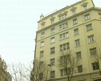 El menor herido al caer de un quinto piso tiene 16 años y está detenido por intento de robo