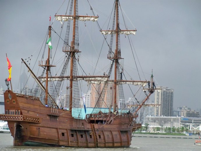El Galeón Andalucía en el puerto de Shanghai