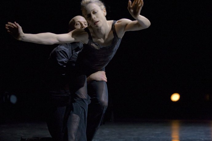 Louise Lecavalier actúa en el Teatro Central en enero de 2011