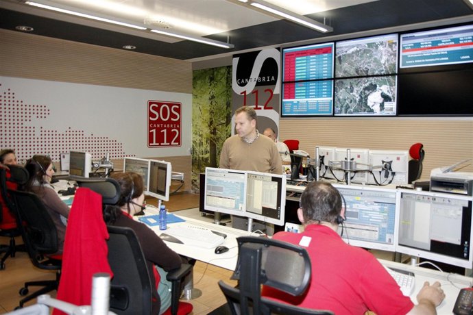 11:00.- Sede del 112 (C/ César Llamazares 2)El consejero de Presidencia y Justic