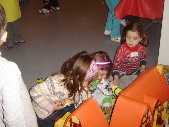 MÁS DE 120 NIÑOS PASAN DIARIAMENTE POR LA LUDOTECA DE CHESTE
