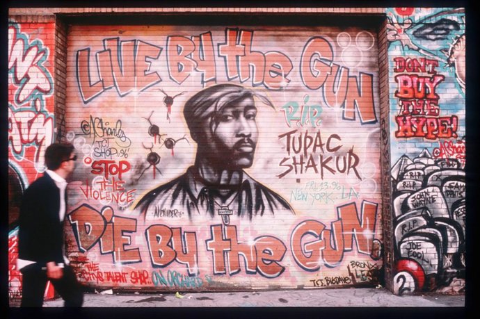 Muro con graffitti de Tupac Shakur