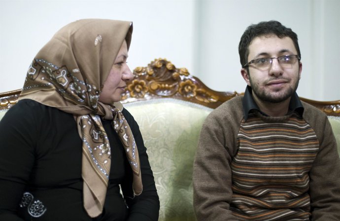 Sakineh Mohammadi Ashtiani con su hijo