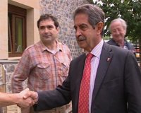 Revilla seguirá fumando "donde le dejen" y lamenta que se mire a los fumadores "casi como delincuentes"